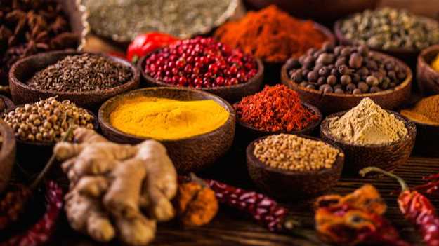 Yemeklerin Olmazsa Olmazı Baharatlar ve Otlar Hakkında Uzman Olun