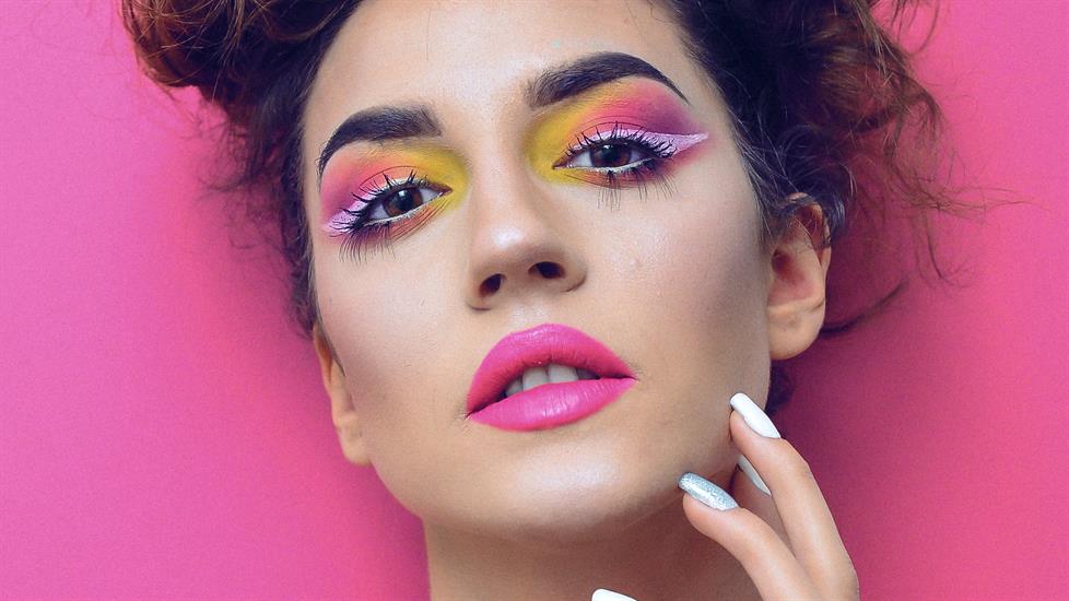 Görkem Karman Abat Rehberliğinde Kolayca Makyaj Yapma Tekniklerini Keşfedin