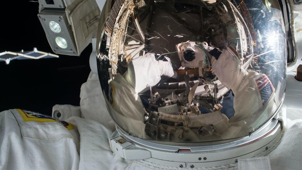 Yıldızlar Arasındaki Keşif: İnsanlığın Ay Tarihi Hakkında Bir Öğrenim Yolu