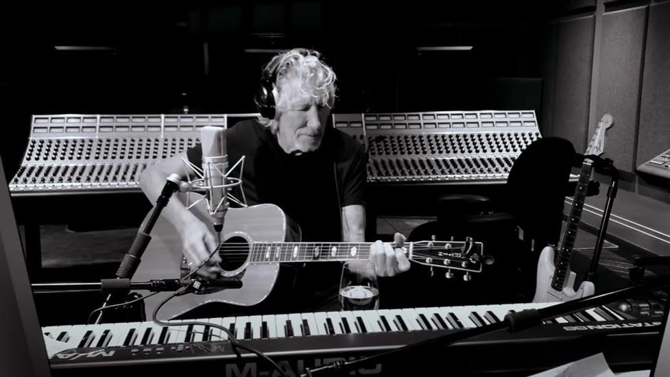 “Mother” Şarkısındaki Bir Felsefi Soru Üzerine: Anne, bu kadar yüksek olması gerekli miydi duvarın?