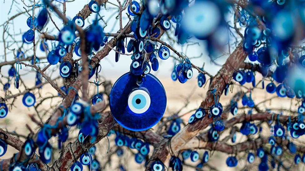 Cam Bir Boncuktan Çok Daha Fazlası: Nazar Boncuğu Hakkında Bilinmeyenleri Keşfedin
