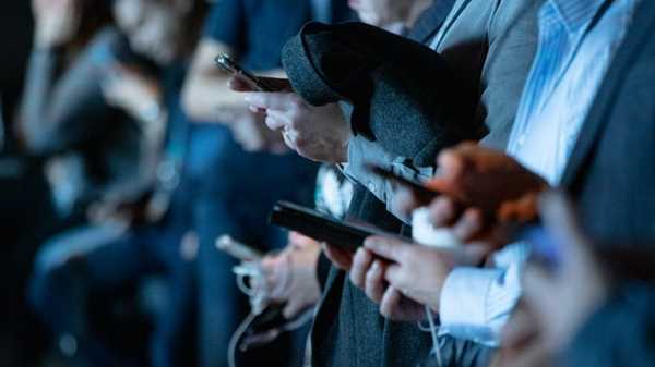 Telefonuna Bakmadan Kaç Dakika Yaşayabilirsin: FoMO Nedir?