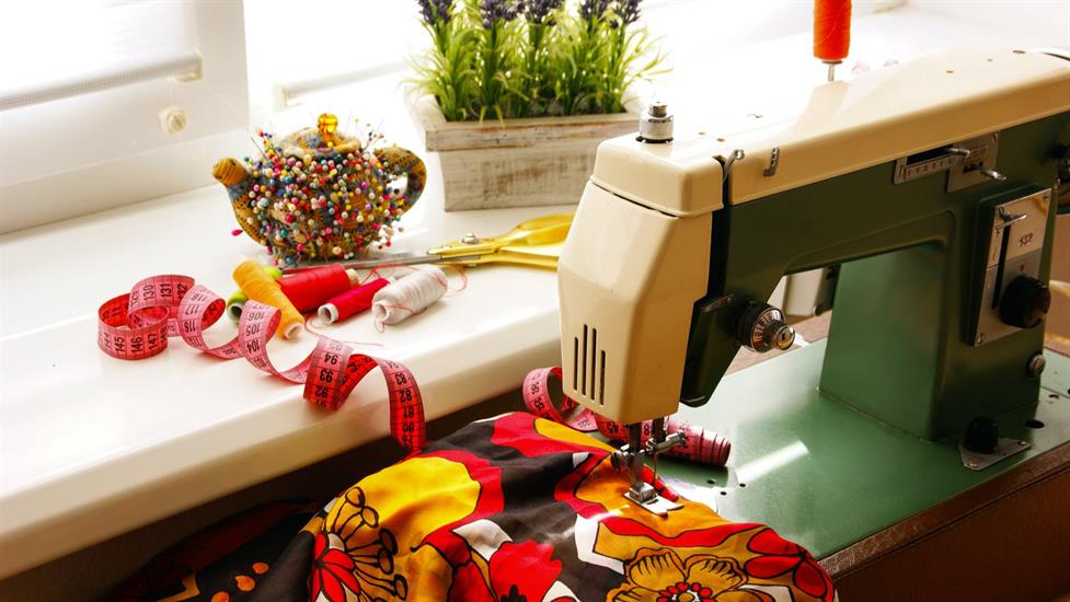 Tuğba İşler'in Basit Dikiş ve Kesim Yöntemleriyle Siz de Harika Kıyafetler Yapın