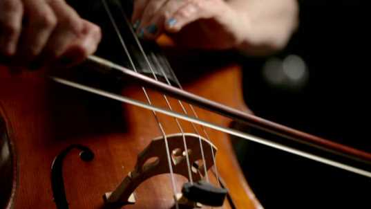 Bu Öğrenim Yolu ile Klasik Orkestraların Vazgeçilmezi Viyolonsel/Çello Çalma Yolculuğunuzu Başlatın